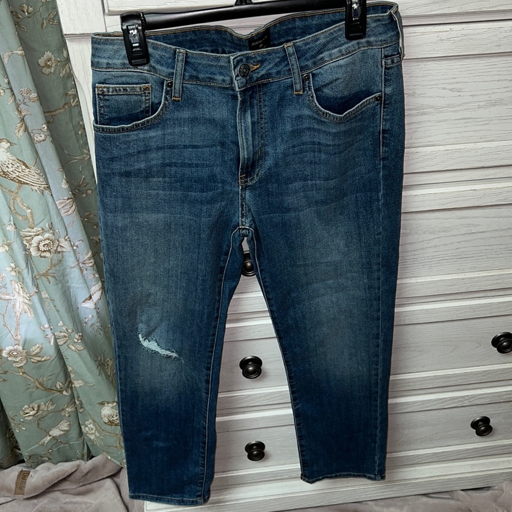 Just Black distressed crop straight leg Jean , Sz 30/10, mid wash